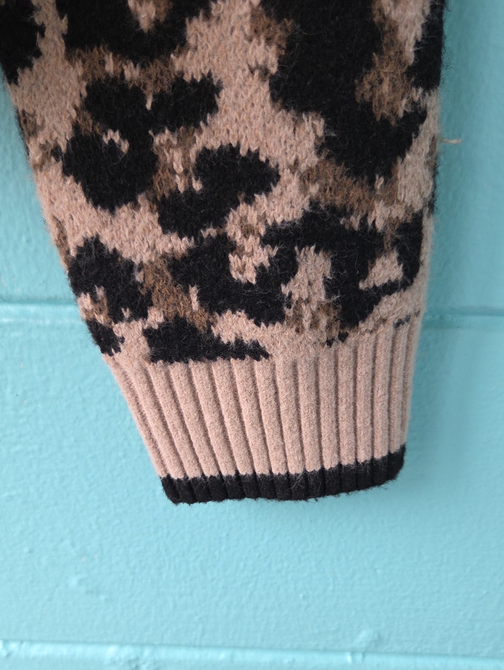 NWT "Derek Heart" Leopard Print Knit Cropped Cardigan Sweater Woman's Size Large - Picture 2 of 5